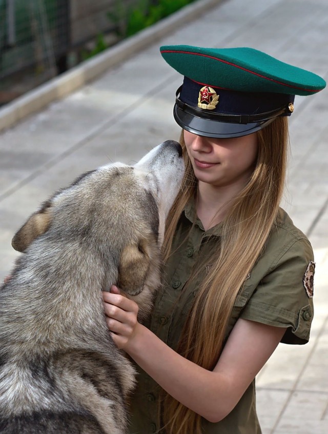 太多小女生养大型犬了然而大部分都搞不定